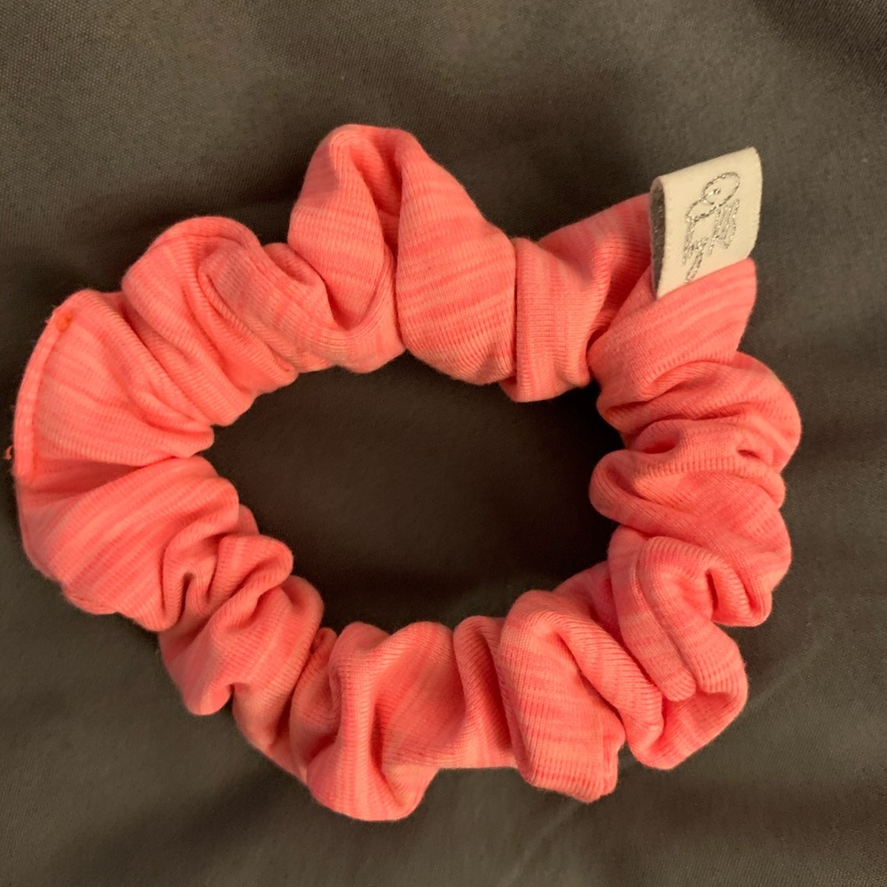 Dew edit scrunchie